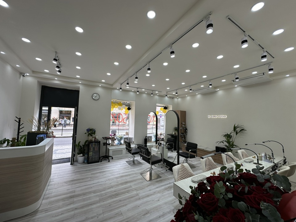 Nail & Beauty